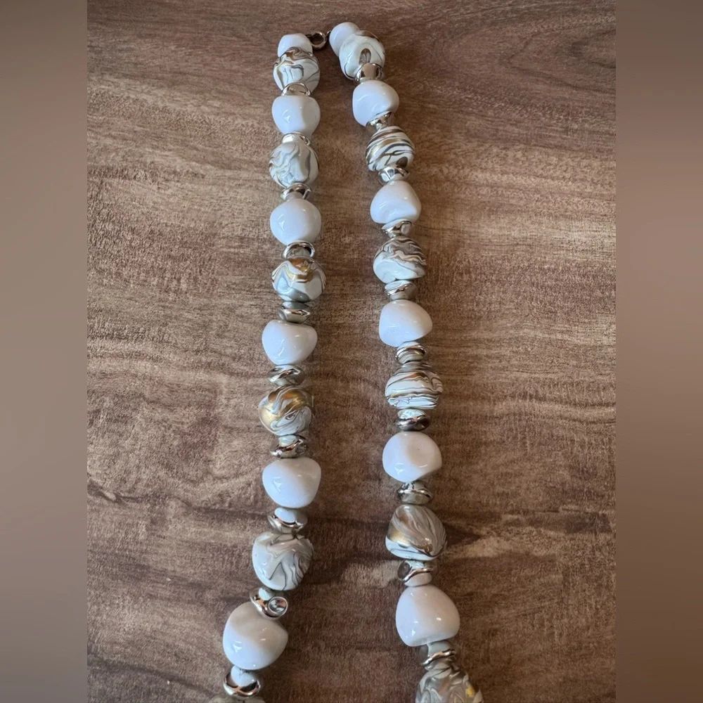Marbled Plastic Chunky Beaded Necklace Silver & White Various Beads Necklace
